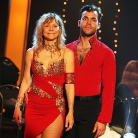 V roce 2007 v druhé řadě StarDance tančila v krásných červených šatech s aplikacemi zpěvačka Lenka Filipová. 