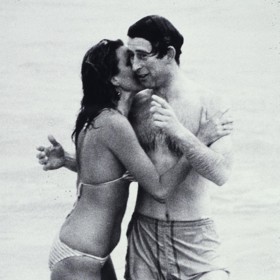 Fanynky se na něj vrhaly prakticky kdekoliv. Jako například na pláži v australském Perthu.