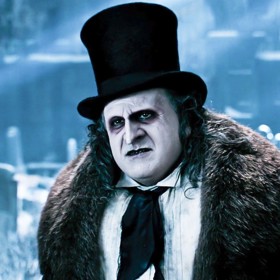 Jednou z Dannyho nejpovedenějších rolí byl Tučňák ve filmu Batman se vrací...