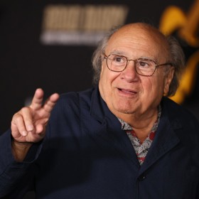 Herec, producent a režisér Danny DeVito slaví 17. listopadu už 80. narozeniny.