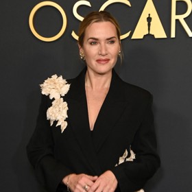 Není to poprvé, co se Kate rozhodla přispět na dobrou věc. Před dvěma lety darovala přes půl milionu korun na provoz dýchacího přístroje pro dvanáctiletou Freyu postiženou mozkovou obrnou.