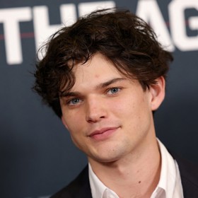 Homer Gere nejen zdědil krásu po rodičích Richardovi a bývalé Bond Girl Carey Lowell, ale také je mimořádně inteligentní. Na Brownově univerzitě  letos zdárně ukončil studium psychologie a vizuálního umění. 