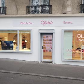 Péči o pleť mají nejen pařížanky skutečně doslova po ruce.