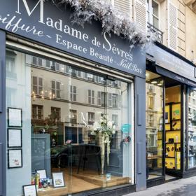 Při brouzdání městem ale narazíte na beauty salony opravdu téměř na každém kroku.