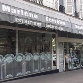 Tento salón jsem měla jen několik kroků od hotelu. Postarali se vám zde nejen o pleť, součástí podniku bylo i kadeřnictví nebo manikúra. 