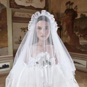 A takto vypadá jedna z nevěst ze svatební kolekce talentované návrhářky.