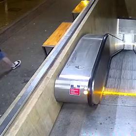 Muž, který střílel poblíž metra Opatov, je v hledáčku policie.