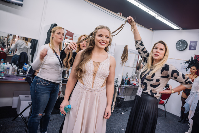 FOTO: Bojovnice Martina Ptáčková vypadala jako víla. – stránka 797