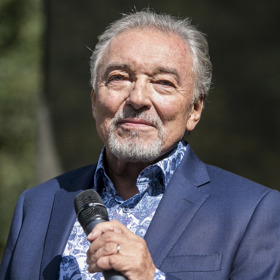 Zpěvák Karel Gott neslavil úspěchy jen doma. Dokázal vyprodat například i newyorskou Carnegie Hall.