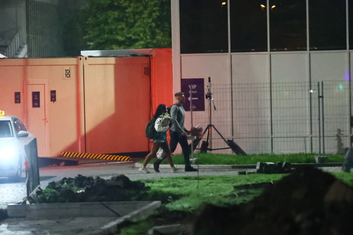 FOTO: Chili šla domů se svým partnerem. – stránka 1092