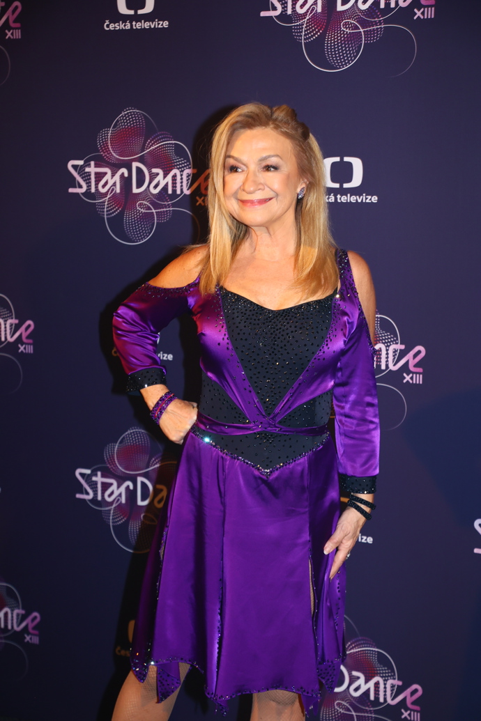 FOTO: Jana Paulová rozdávala úsměvy na všechny strany. – stránka 92