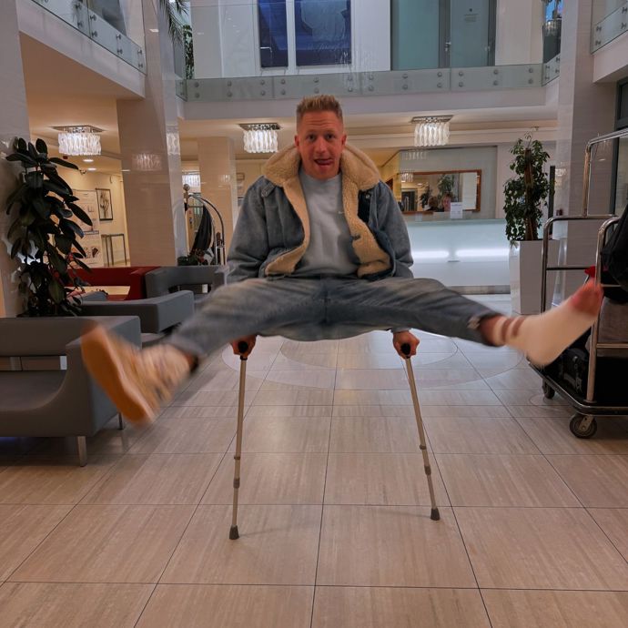 FOTO: Tomáš Klus skončil v nemocnici. – stránka 56