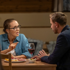 ...Soňa zuří. Vztah učitelky a rodiče se jí nelíbí.