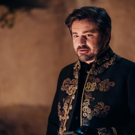 Moderátor reality show Zrádci Vojtěch Kotek.