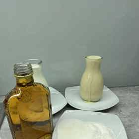 Příprava vaječného likéru bez vajec je velmi jednoduchá.