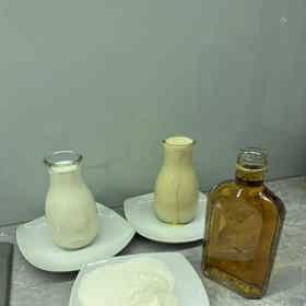 Potřebovat budete: plnotučné mléko, kondenzované mléko, vanilkový puding bez vaření a rum.