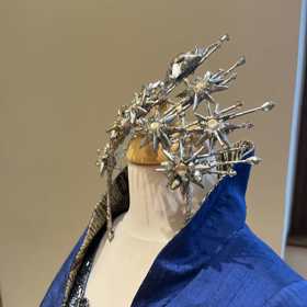 Takhle vypadá v detailu korunka, kterou v pohádce Tři princezny nosí Sára Černochová.