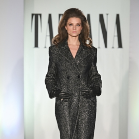 Některé modelky si k objemu pomohly také konstrukcí uvnitř účesu, příčeskem nebo chcete-li vycpávkou.