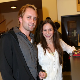 O bramborový salát se doma stará její manžel, Pavel Khek. Veronika Khek Kubařová dělá pouze asistentku.