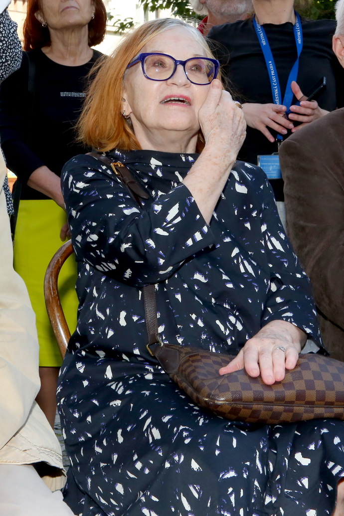 FOTO: Jana Synková v červnu přišla o svého manžela. – stránka 171