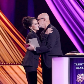 Letos se Lucie Bílá rozhodla pro strohý, byť velmi elegantní černý komplet.