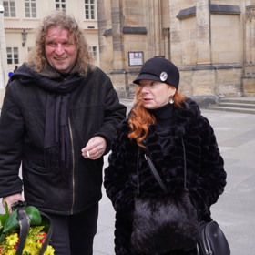 Miroslav Barabáš podstoupil operaci a následně chemoterapii a ozařování. O vlasy naštěstí nepřišel, takže se mu povedlo nemoc utajit.