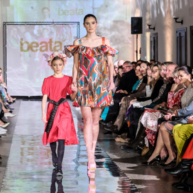 Dcera miss Terezie Dobrovolné Kristýna zazářila na molu.