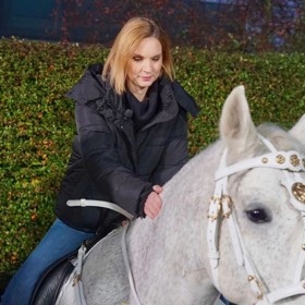 V práci si meteoroložka Dagmar Honsová už vyzkoušela i jízdu na bílém koni svatého Martina.