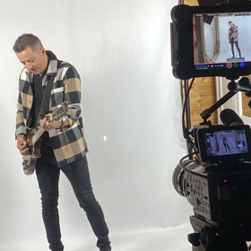 Petr Bende má v posledních týdnech frmol. 