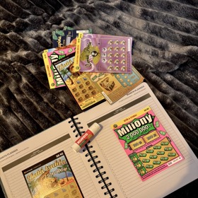 Losy můžete poskládat do fotoalba nebo vytvořit překvapení s diářem, do nějž nalepíte celkem 12 losů - do každého měsíce jeden. Nebo ob měsíc, podle vašeho rozpočtu na dárek. 