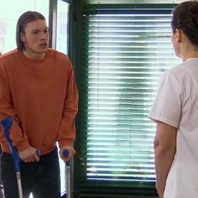 Hana Baroňová se v Ulici nechala zneužívat a nakonec i vydírat Viktorem Bidrmanem (Adam Vohánka).