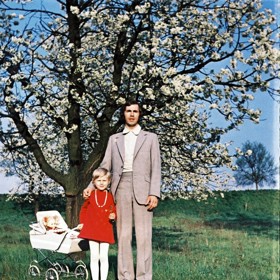 Leona Machálková na archivním snímku se svým tatínkem.