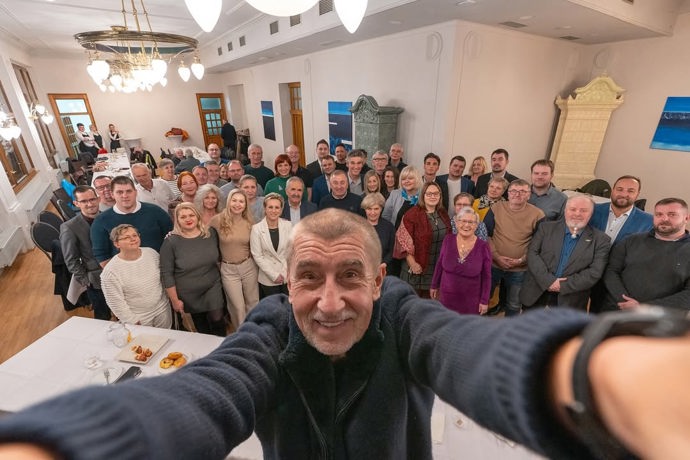 FOTO: Expremiér Andrej Babiš vyrazil v neděli na setkání s členy hnutí ANO do Libereckého kraje. – stránka 398