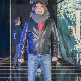 Každoročně pouští Jakub Kohák vánočního kapra do Vltavy.