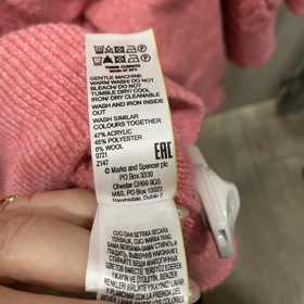 Čtěte důkladně etikety a z čeho je oblečení vyrobené. 