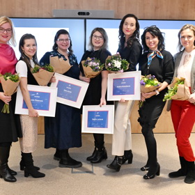 Čtyři oceněné dámy s ambasadorkou a koordinátorkou projektu Lindou Štucbartovou (vlevo) a viceprezidentkou Hospodářské komory ČR Janou Havrdovou (druhá zprava)