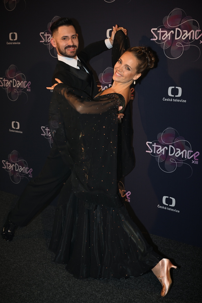 FOTO: Lucie Vondráčková a Lukáš Bartuněk před začátkem devátého večera StarDance. – stránka 345