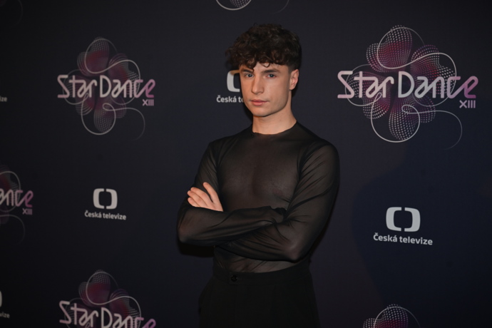 FOTO: Oskar Hes oblékl na devátý večer StarDance průhledné triko. – stránka 288