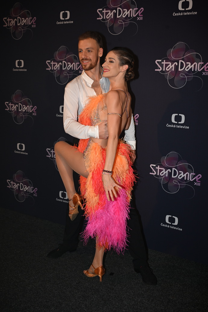 FOTO: Marta Dancingerová a Martin Prágr před začátkem devátého večera StarDance. – stránka 285