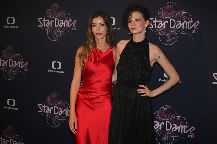 FOTO: Vítězka loňské řady StarDance Darija Pavlovičová nemohla chybět mezi hosty taneční soutěže. – stránka 281