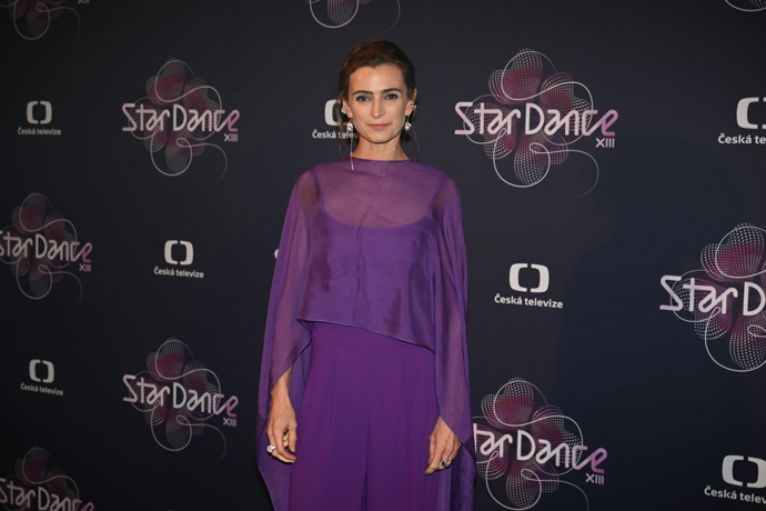 FOTO: Ivana Jirešová se objevila na devátém večeru StarDance. – stránka 302