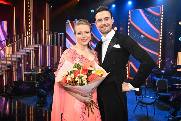 FOTO: Martina Ptáčková s Dominikem Vodičkou po jejich posledním vystoupení ve StarDance. – stránka 230