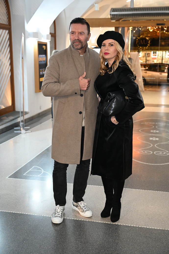 FOTO: Tomáš Řepka dorazil po boku své partnerky Kateřiny. – stránka 74