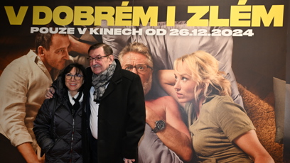 FOTO: Hudební producent Zdeněk Barták dorazil na premiéru filmu V dobrém i zlém po boku své paní.