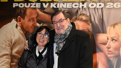 FOTO: Hudební producent Zdeněk Barták dorazil na premiéru filmu V dobrém i zlém po boku své paní.