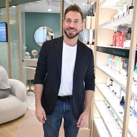 Kadeřník a podnikatel Tomáš Arsov. 