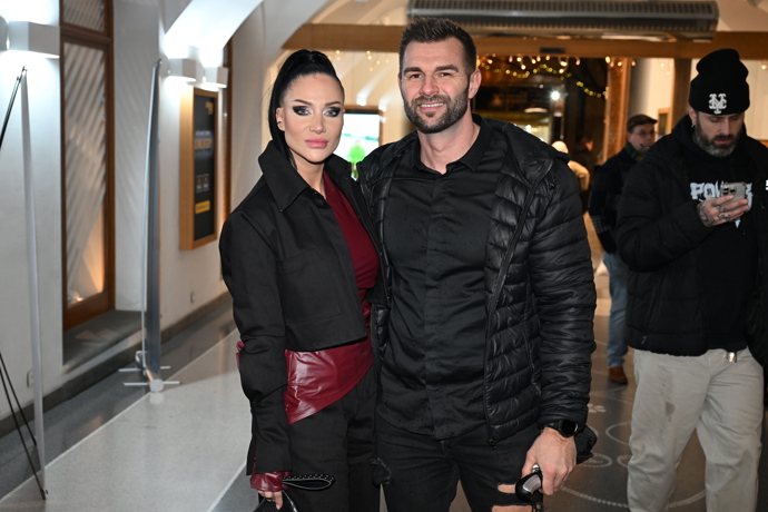 FOTO: DJka Andrea Pomeje dorazila na premiéru filmu V dobrém u zlém po boku svého partnera Petra. – stránka 79