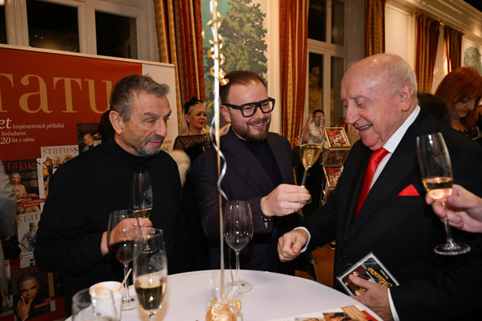 FOTO: Felix Slováček měl velmi dobrou náladu. – stránka 383