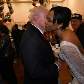 Felix Slováček si přítomnost žen užíval. 