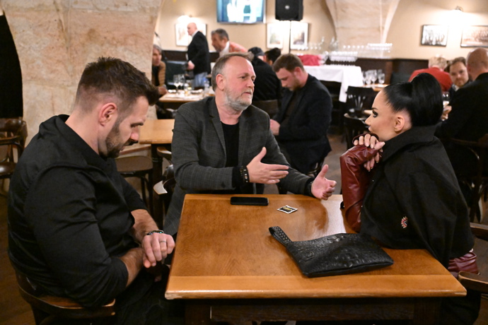 FOTO: DJka Andrea Pomeje. – stránka 53